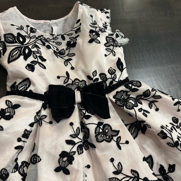 Jona Michelle soft pink/cream and Black Floral Dress - Picture 3 of 9